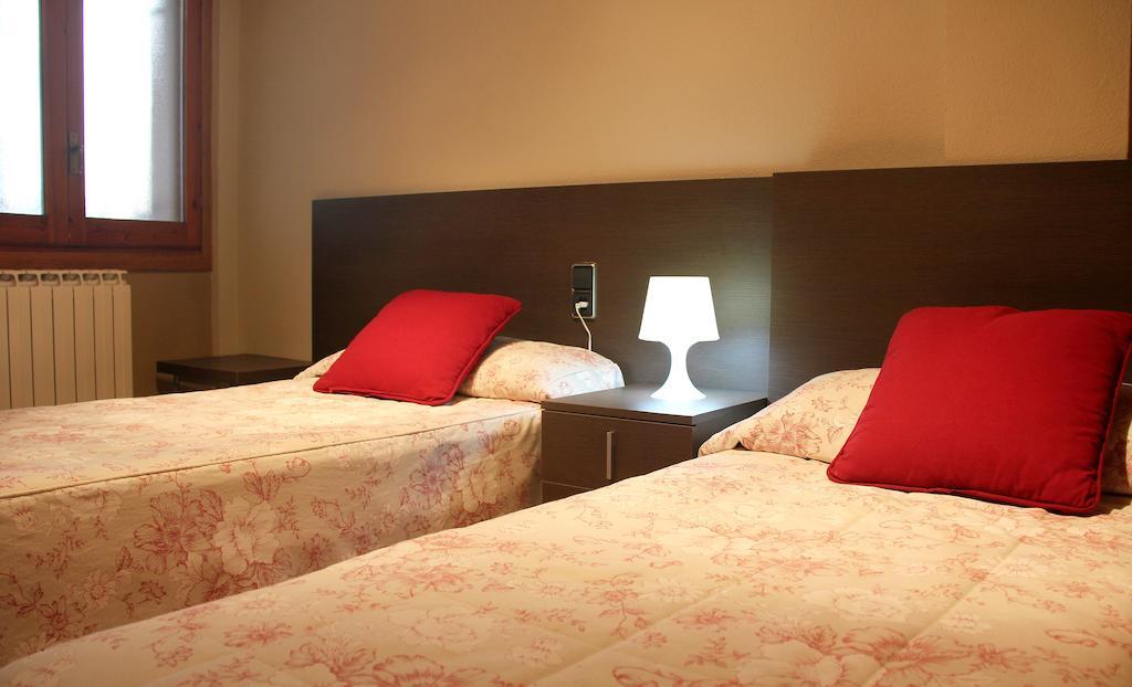 Hostal Cafeteteria Goya Barbastro Oda fotoğraf
