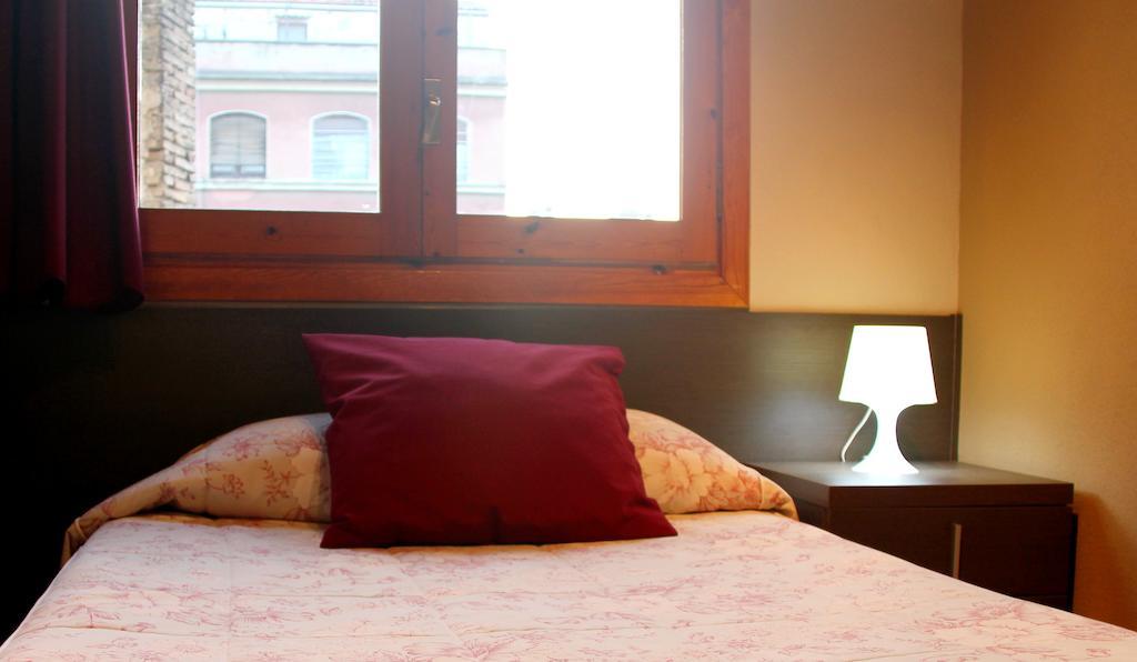 Hostal Cafeteteria Goya Barbastro Oda fotoğraf