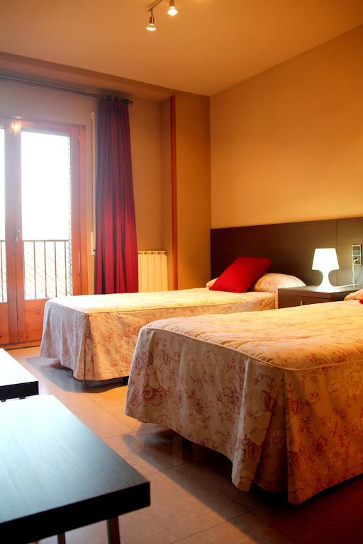 Hostal Cafeteteria Goya Barbastro Oda fotoğraf