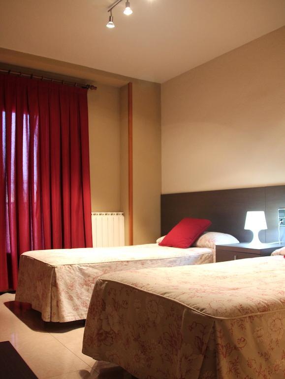 Hostal Cafeteteria Goya Barbastro Oda fotoğraf