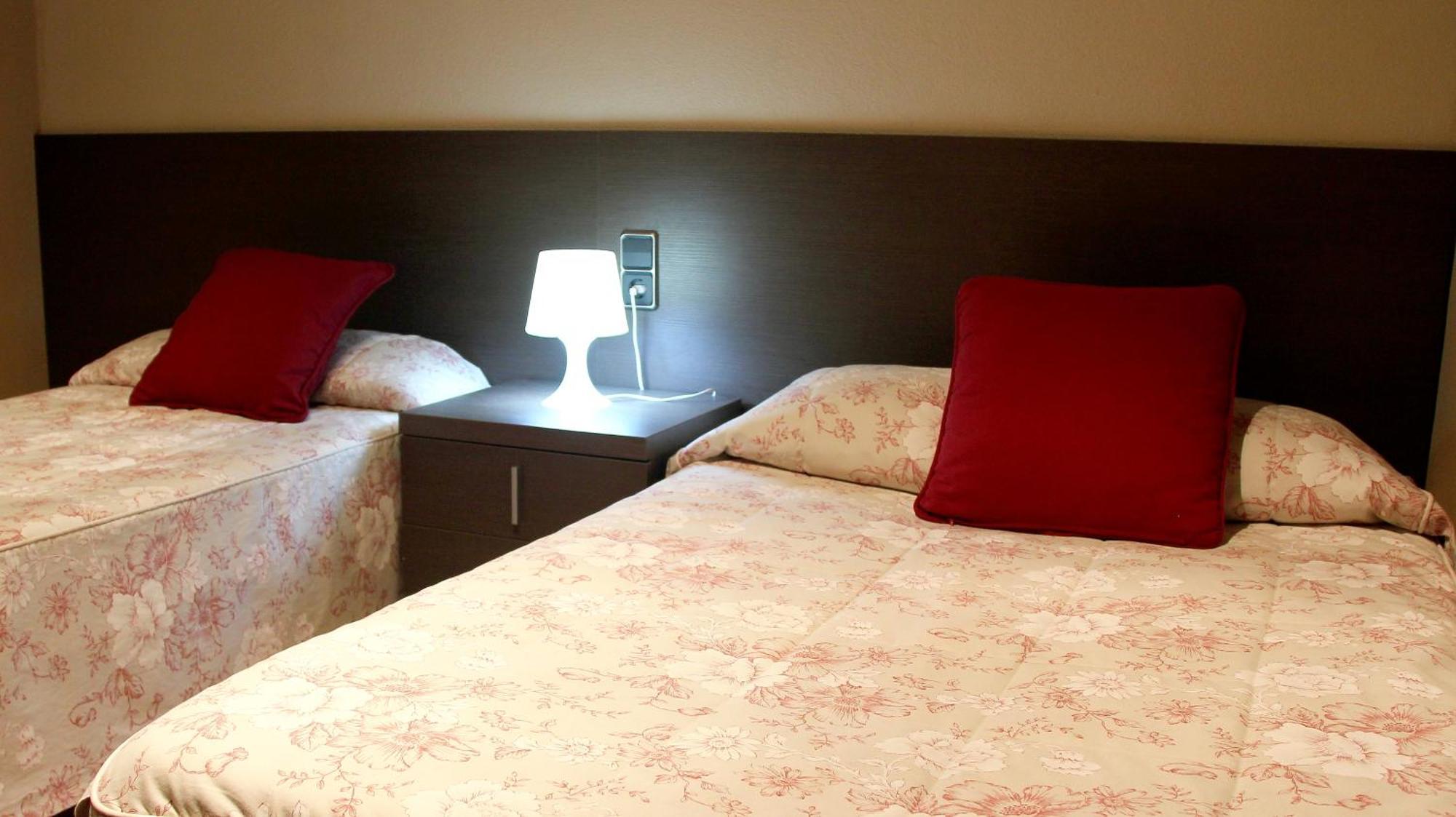 Hostal Cafeteteria Goya Barbastro Oda fotoğraf