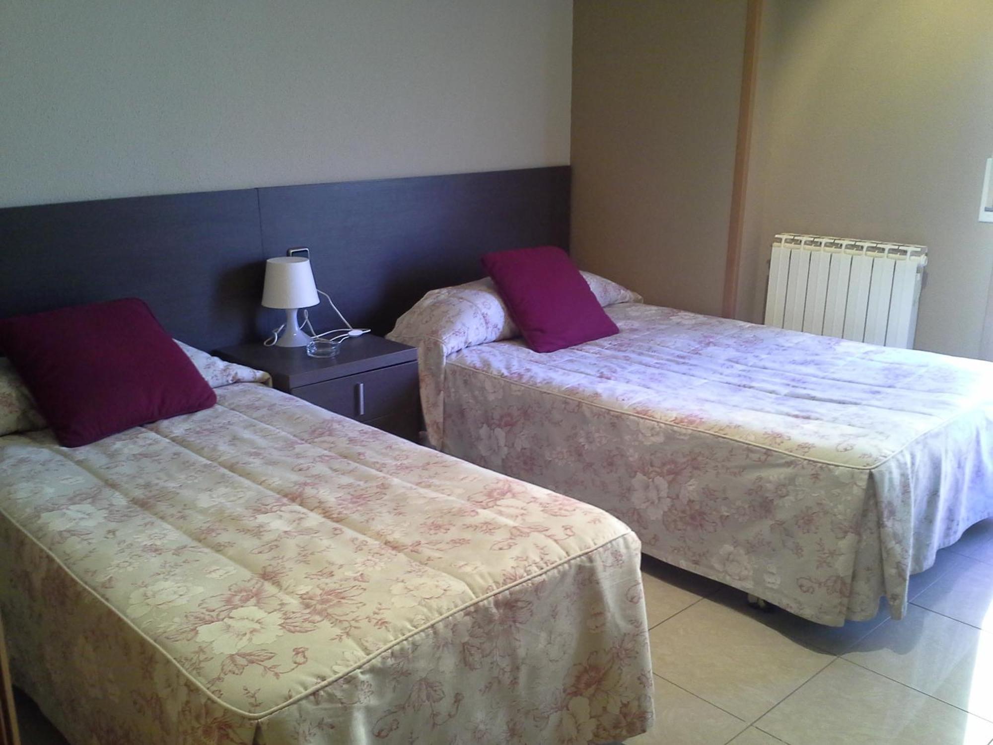 Hostal Cafeteteria Goya Barbastro Oda fotoğraf