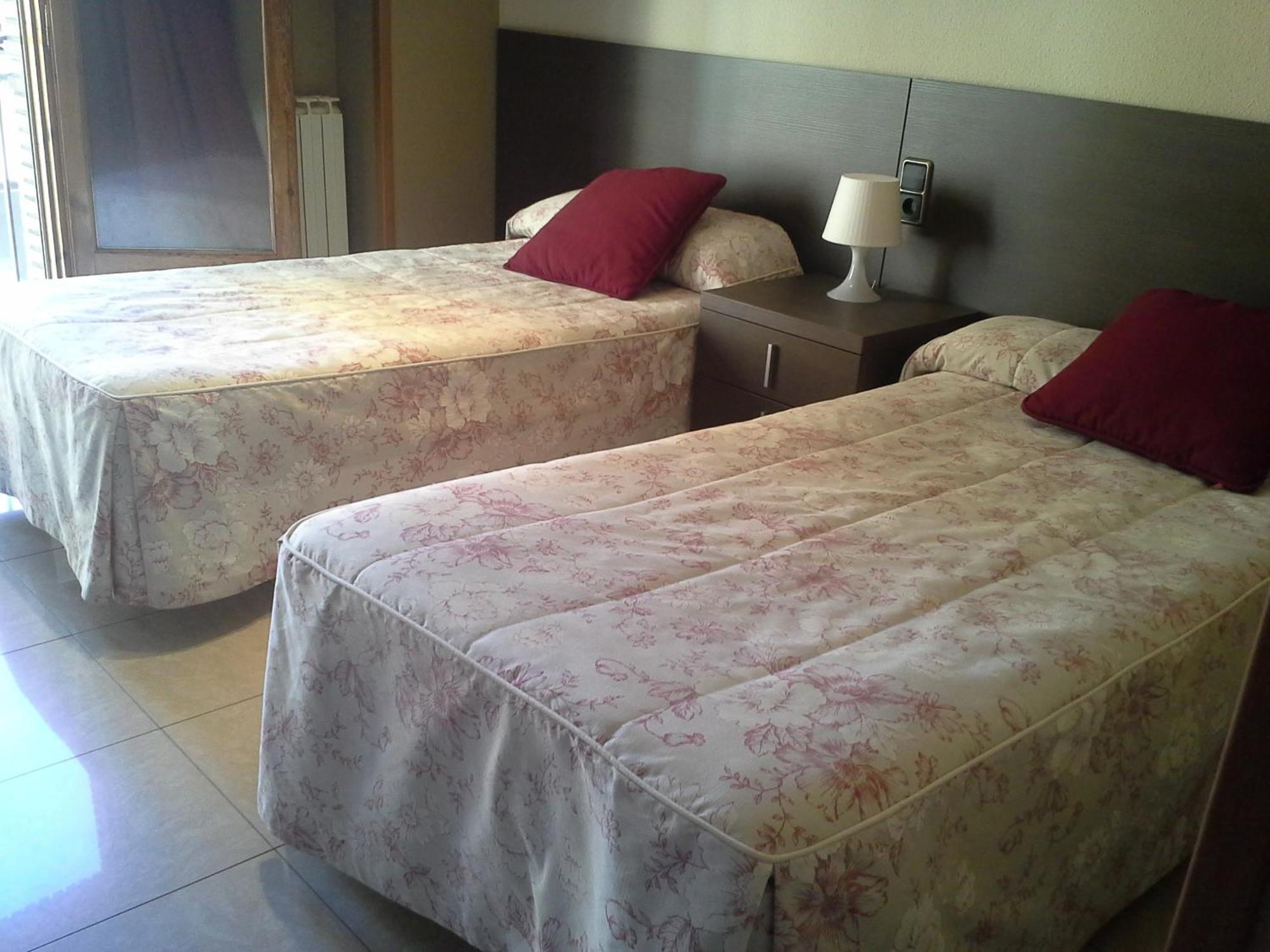 Hostal Cafeteteria Goya Barbastro Oda fotoğraf
