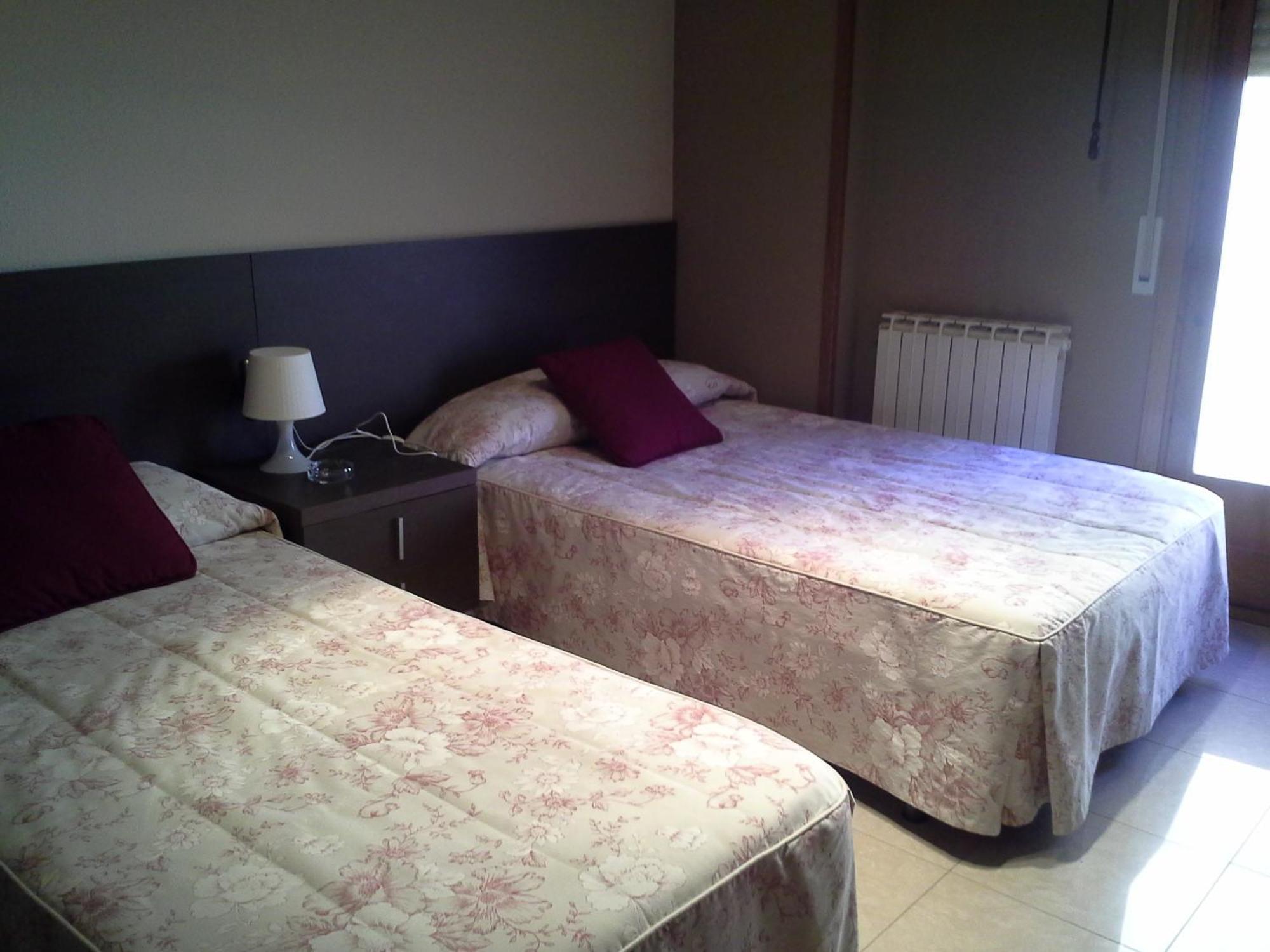Hostal Cafeteteria Goya Barbastro Oda fotoğraf