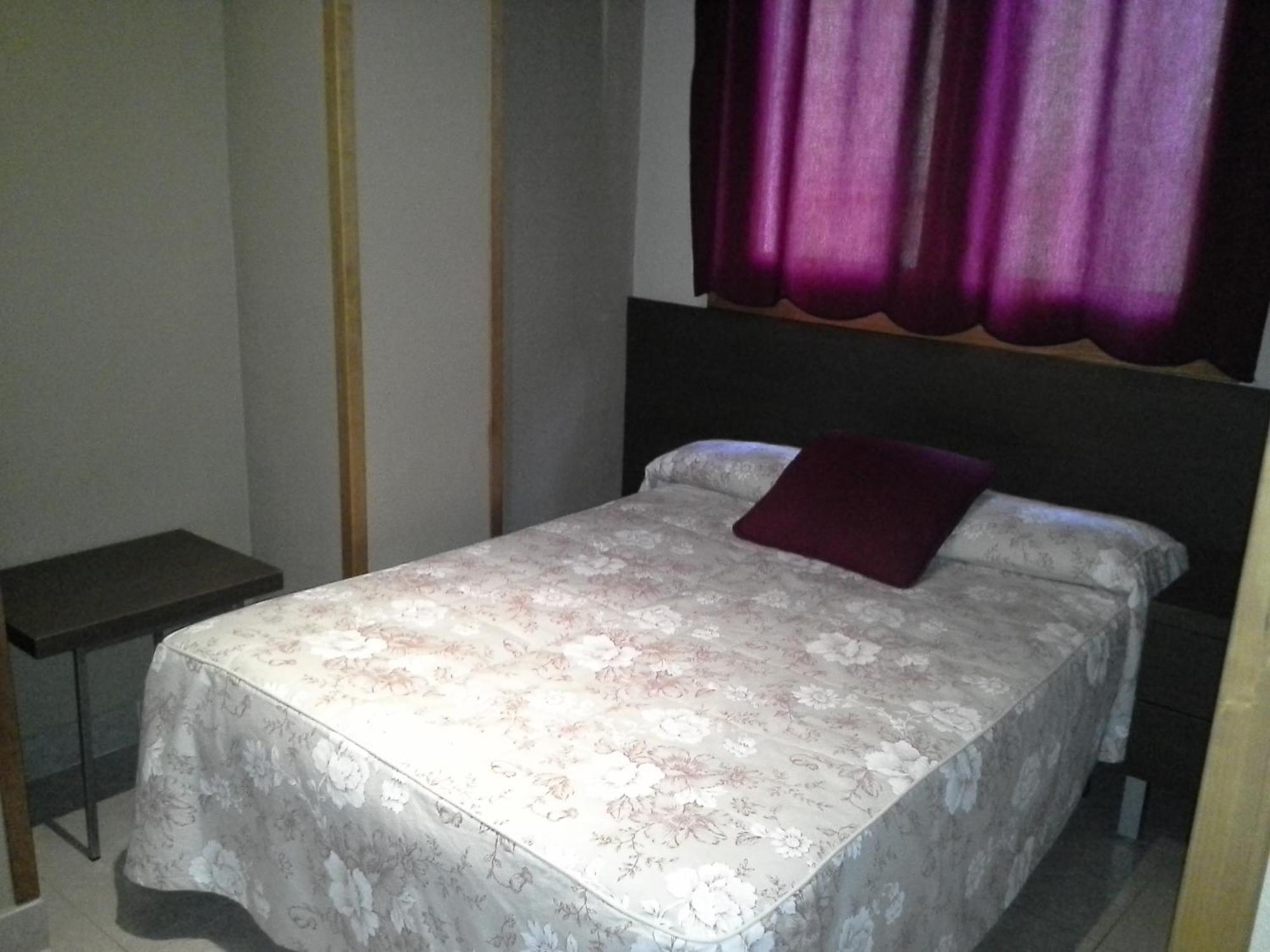 Hostal Cafeteteria Goya Barbastro Oda fotoğraf